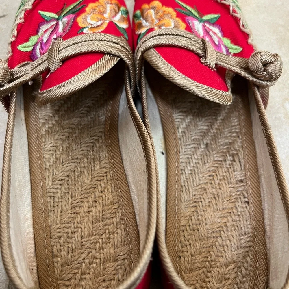 BOGO 💞 Embroidered Red Floral Women's Shoes - Picture 5 of 5